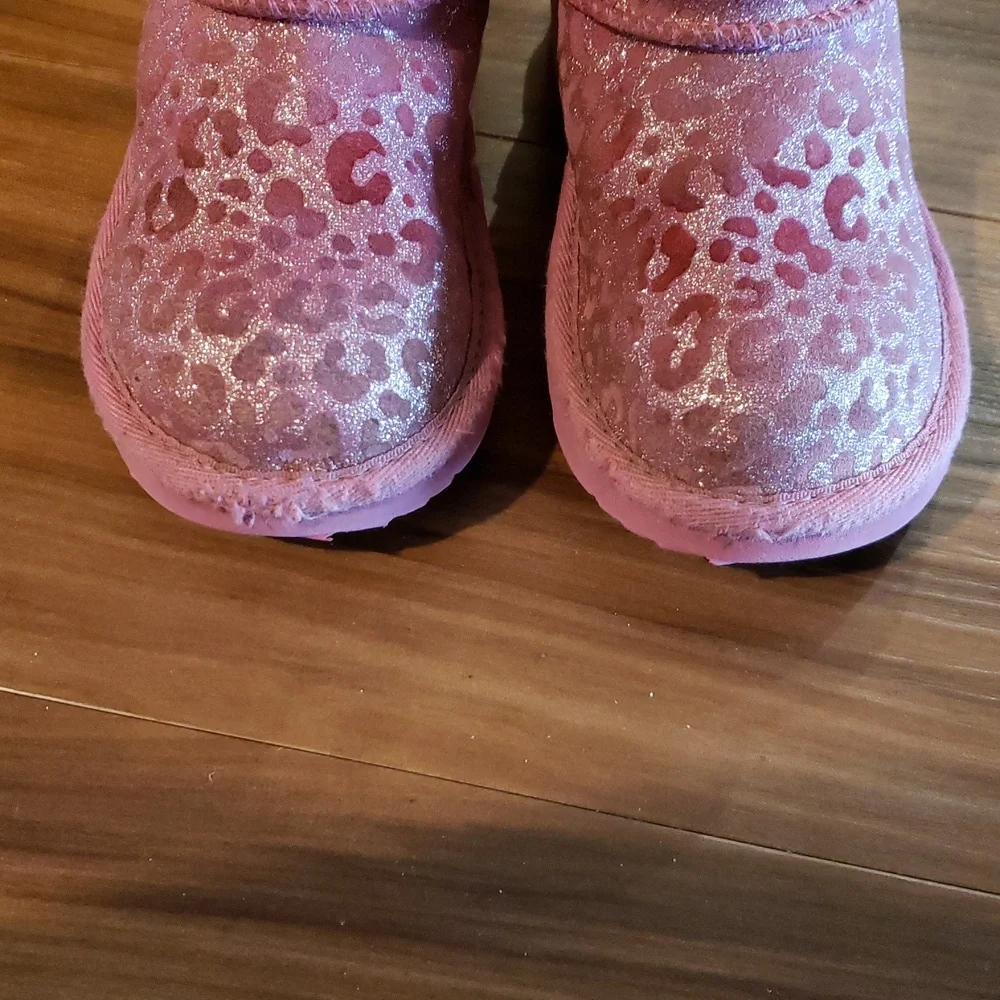 UGG kids boots size 8.  Pink Sparkly Cheetah print - Picture 7 of 7